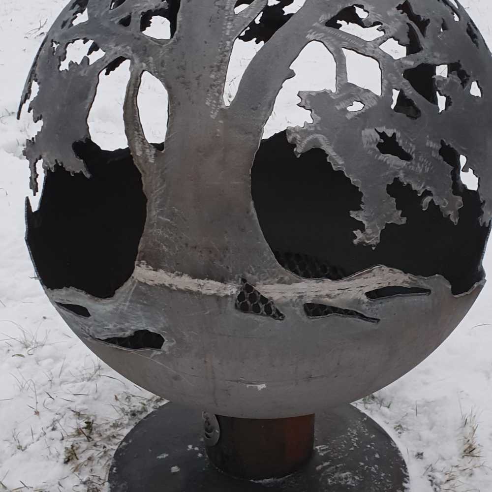 Ugunskura vietas noma ar ozolu motīvu