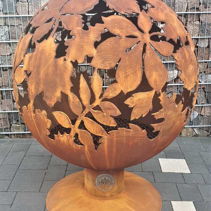 Ugunskura vietas noma ar lapu motīvu